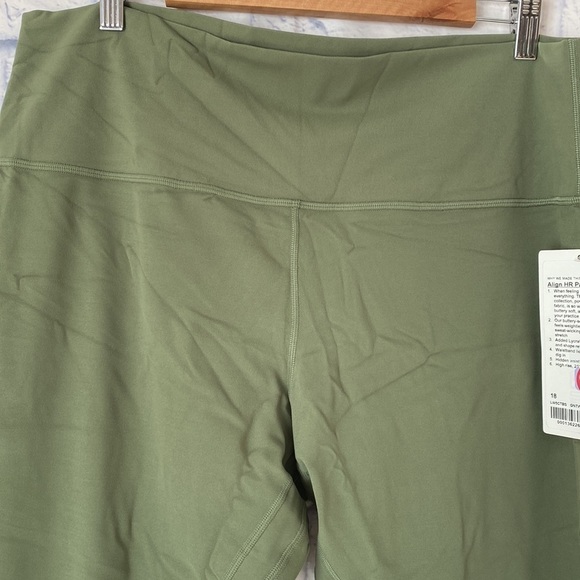 Lululemon green twill align high rise leggings 25” NWT - Picture 3 of 6